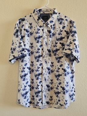 7 Diamonds White Short-Sleeve Button-Down Shirt with Blue Floral Print - XL